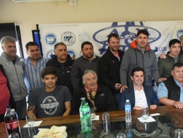 El Gremio junto al Automoto Club impulsan el Gran Premio solidario ‘Día del Petróleo’